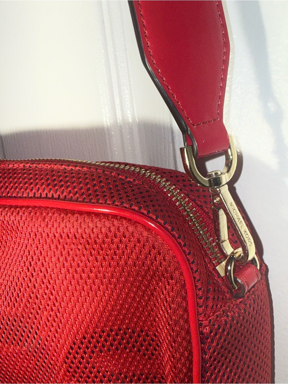 Michael Kors Red Mesh Camera Crossbody Bag Logo Strap Gold Tone - Picture 6 of 12